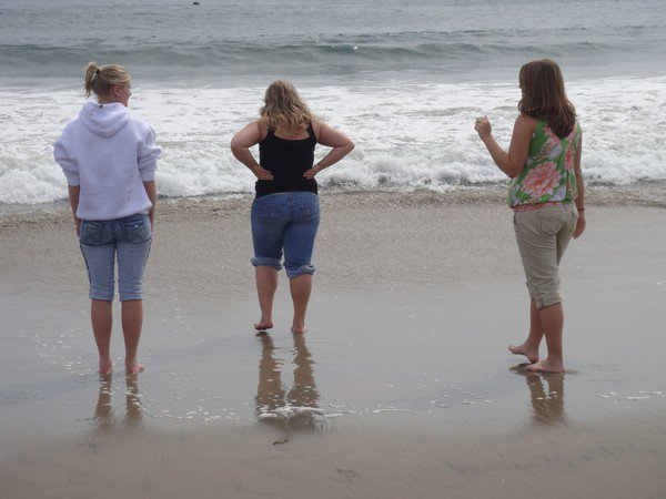 Explorica travelers experience the Pacific Ocean Explorica travelers experience the Pacific Ocean