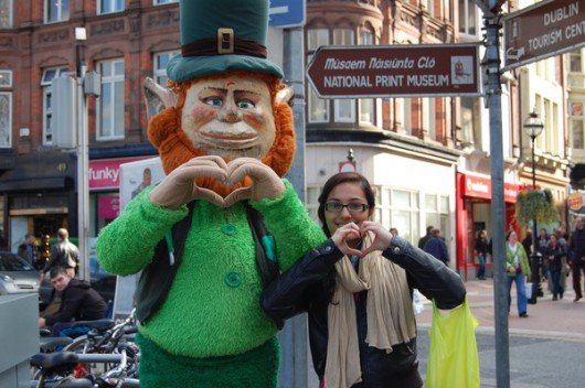 Ireland 2010 017 Explorica student with a leprechaun in Dublin!